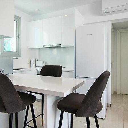 파포스 Phaedrus Living - Seaside Executive Flat Harbour 208 아파트 외부 사진