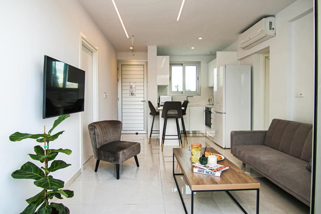 파포스 Phaedrus Living - Seaside Executive Flat Harbour 208 아파트 외부 사진