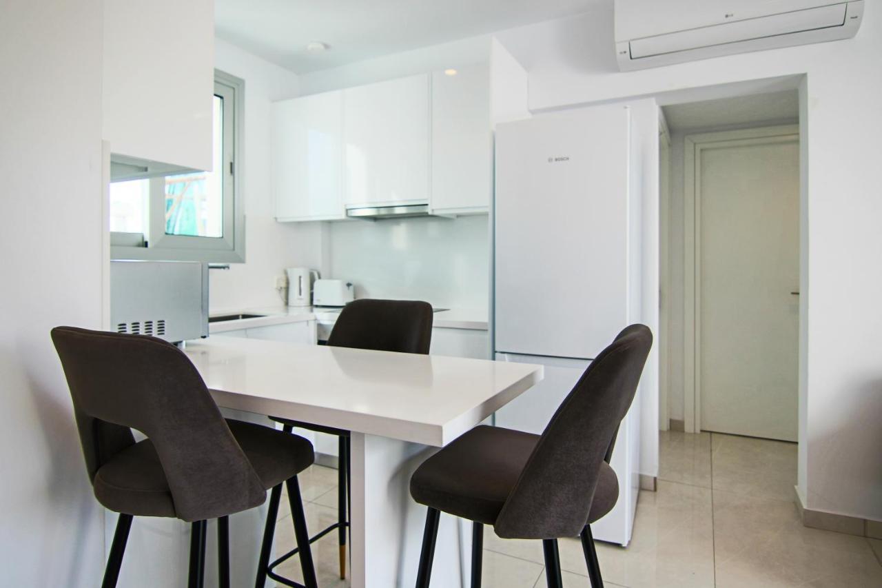 파포스 Phaedrus Living - Seaside Executive Flat Harbour 208 아파트 외부 사진