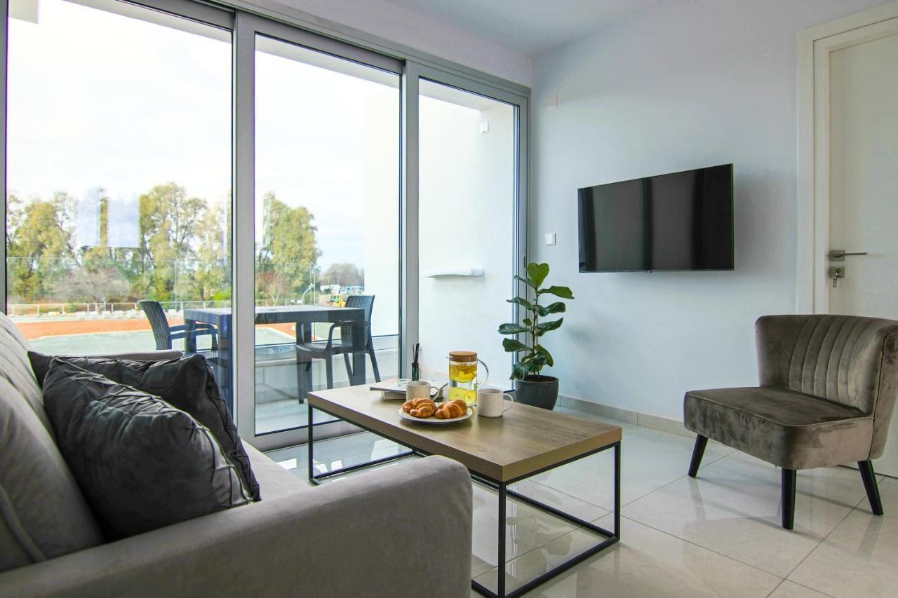 파포스 Phaedrus Living - Seaside Executive Flat Harbour 208 아파트 외부 사진